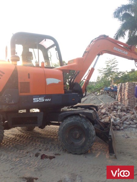 Bán máy xúc Doosan 55w