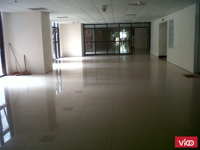 Cho thuê mặt đường Cầu Giấy 310m2  tầng 1 100 triệu