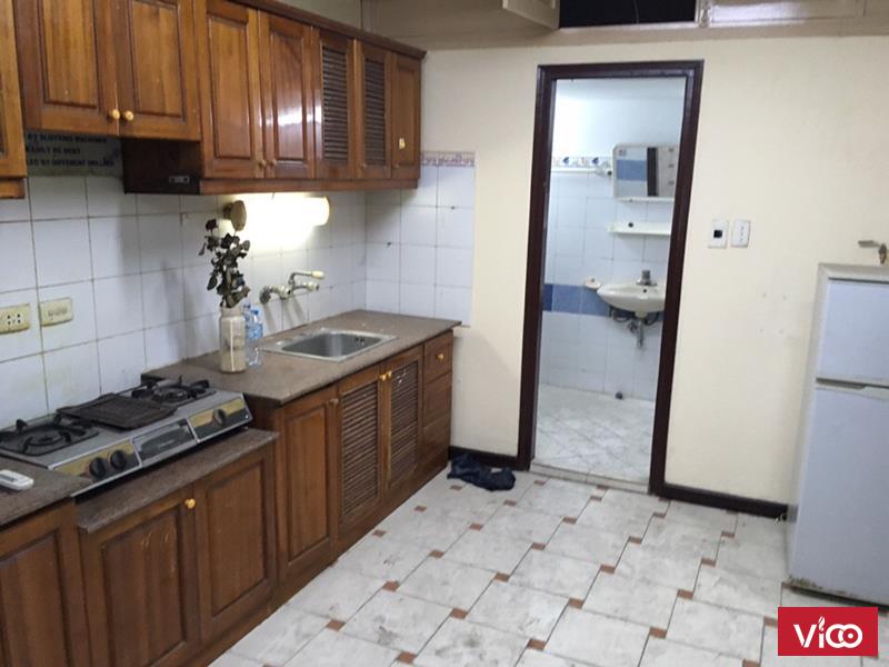 Cho thuê căn hộ tập thể tầng 2 phố Trần Hưng Đạo giá 6 triệu