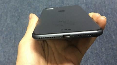 Ip7 đen 32g world đen nhám. Còn bảo hành apple đến tháng 4/2018