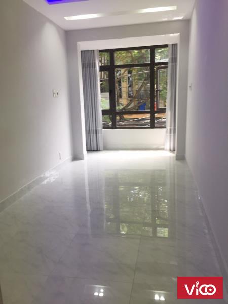 Bán nhà mặt tiền đường Nguyễn Hoàng