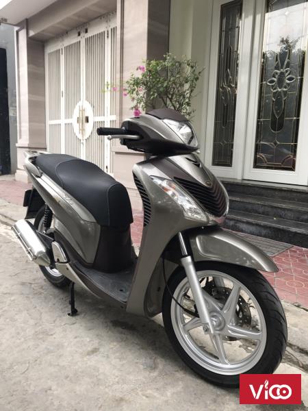 Gia đình cần bán Sh125i nhập khẩu Ý màu Sâm Panh đời cuối 2012 cực mới.