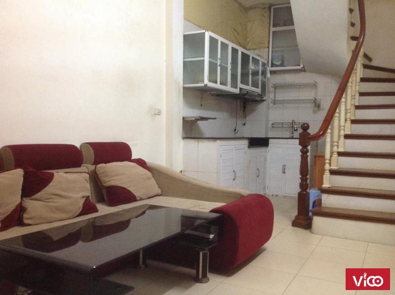 Cho thuê nhà phồ bạch đằng 20m 3 tầng 2PN khép kín, sàn gỗ, đủ đồ cơ bản giá 4,5tr
