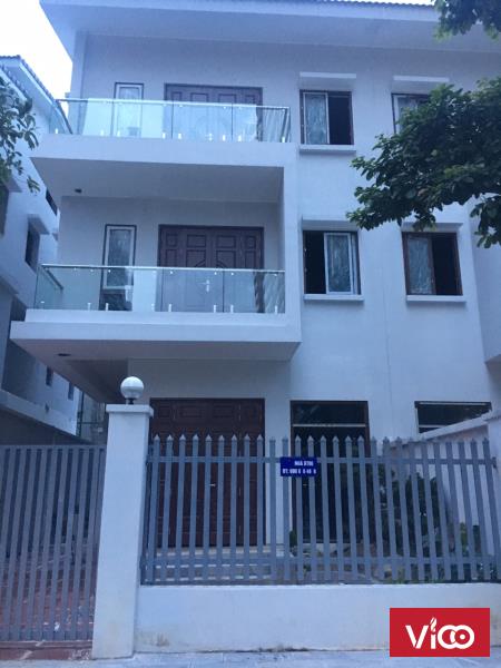 Liền kề 90m2 x 4 tầng dọc phố Hoàng Quốc Việt, mới xây. Giá thuê 30 triệu/tháng