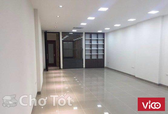 Cho thuê nhà MP Cầu Giấy. DT 50m2, MT 4.2m