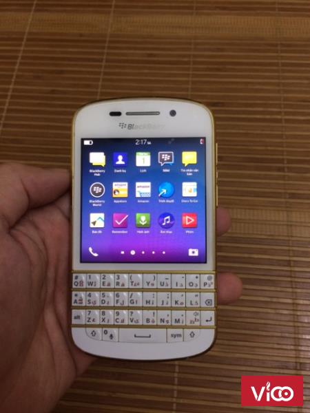 Cần bán 01 Blackberry Q10 màu trắng viền vàng đẹp mê ly