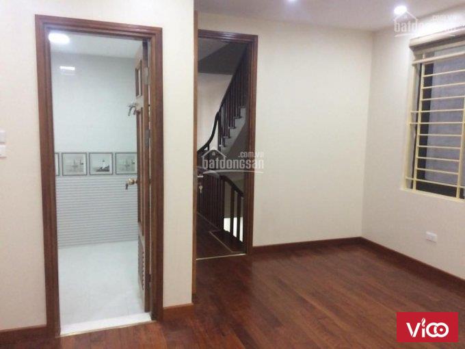 Cho thuê nhà hàng bún, phó đức chính 40m 5T 4PN khép kín oto đỗ cửa, đủ DH,NL giá 15tr