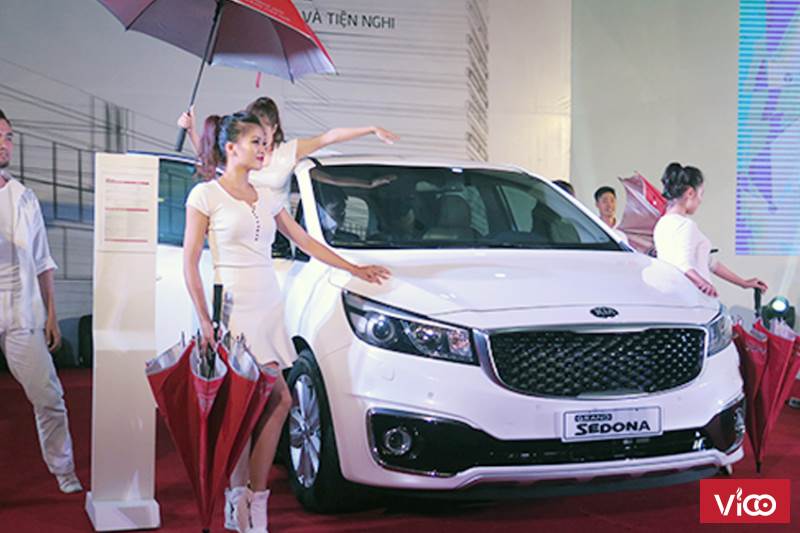 Thuê xe oto du lịch 4 chỗ Toyta Altis mẫu mới chi phí thuê xe tốt nhất