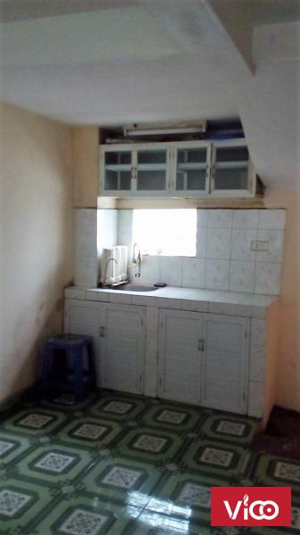 Cần cho thuê cửa hàng bao gồm cả nhà ở tầng 2 tại phố Thúy Lĩnh .