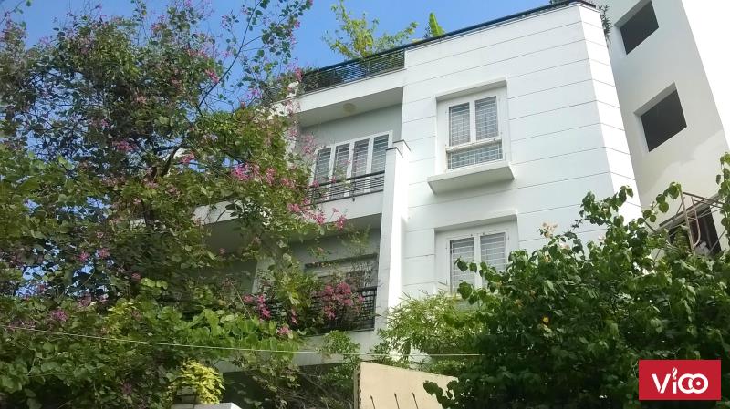 Cho thuê villa biệt thự mặt tiền đường Nguyễn Ngọc Phương, Q.Bình Thạnh 10m x 12m, hầm, trệt, 2 lầu