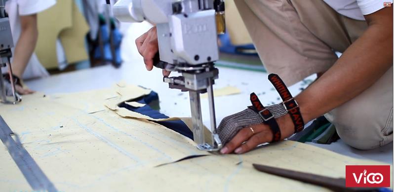 May gia công đầm váy thời trang