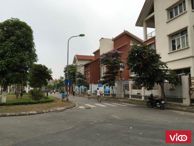 Cho thuê liền kề làng việt kiều châu âu mặt đường nguyễn văn lộc 75m2 x 4 tầng giá 30tr/th