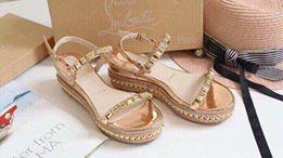 Sandal bánh mỳ Louboutin