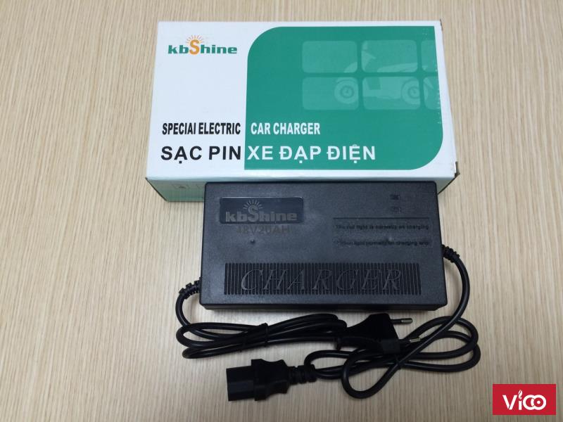 Sạc pin xe đạp điện Made in Vietnam giá phải chăng