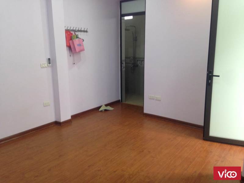 Mặt phố thụy khuê có nhà mới xây 5 tầng cần bán hơn 6 tỷ.