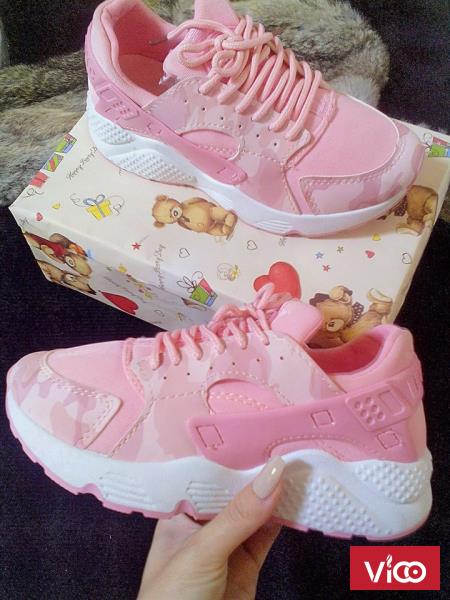 Giày thể thao ăn tết đón tết giá rẻ