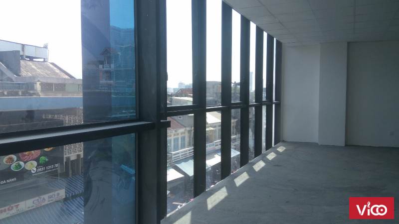 Cho thuê văn phòng tòa nhà ngay sát sông Hàn mới 100%. Lh Bđs Mizuland 0901.1234.95