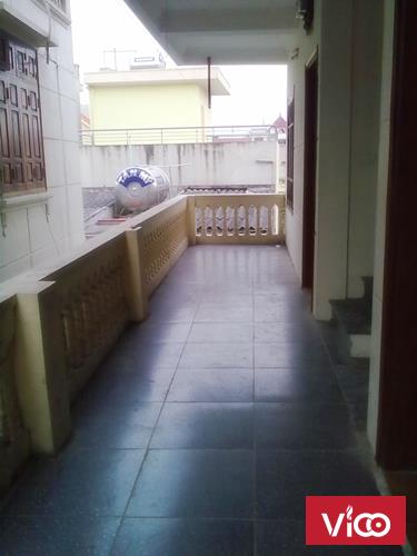 Cho thuê nguyên tầng 4 dt 72m2 có điều hòa bình nóng lạnh ngõ 1 Nguyễn Thị Định