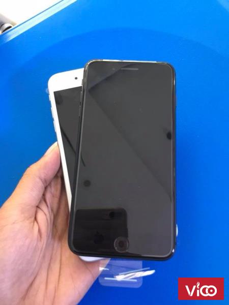 Bán 8 plus 64gb silver/grey, hàng FPT, chưa active 16tr9