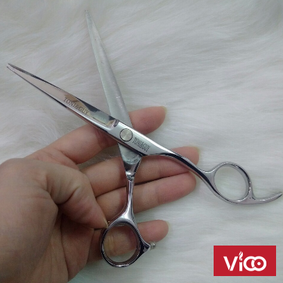 Dụng cụ nghề tóc dành riêng cho luyện tập, bắt đầu với một cây kéo cắt giá chỉ 150k.