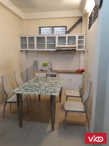 Nhà đầu ngõ Đội Cấn, ở và bán hàng qua mạng, cách mặt phố 2m