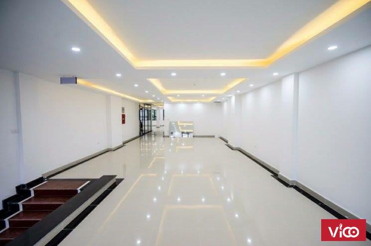 Hot Mặt bằng kinh doanh phố Xuân Thủy, DT 120m2, MT 5m, vỉa hè rộng 10m, vị trí kinh doanh cực hot