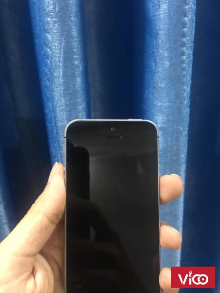 Bán iphone SE 32gb Grey hàng LL/A, like new bhanh 10.2018 3tr9