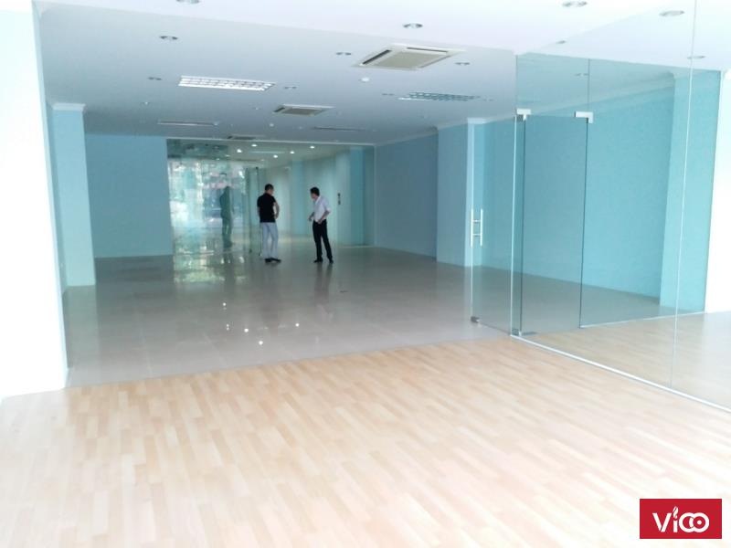 Cho thuê mặt bằng KD cực đẹp tại Hai Bà Trưng, DT 1000m2, mặt tiền 11m, có thang máy
