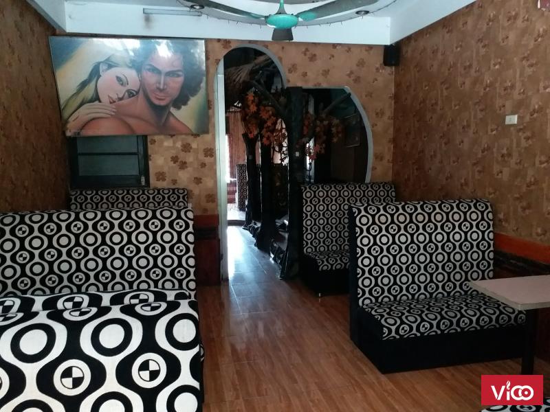 Cho thuê nhà MP Nguyễn Trãi, DT 65m2 x 2 tầng, MT 4.5m, vỉa hè 5m