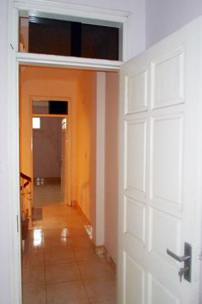 A cho thuePhòng đẹp, tiện,nhà 4 tầng đi lại tự do,dt17m2,giá1.8tr,ngõ 230/133 Định Công Thượng