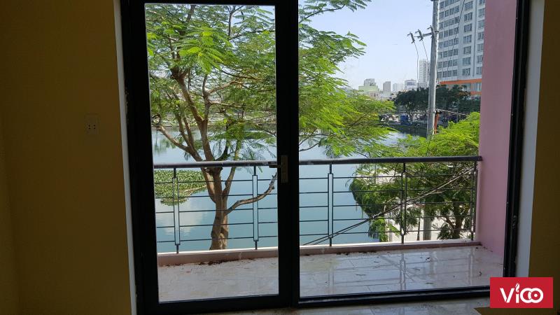 Văn phòng view bờ hồ Hàm nghi