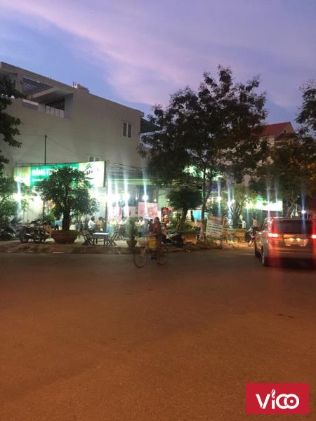 Cần sang Quán nhậu đang đông khách. DT quán 180 m2. Đẹp vì có 2 Mặt tiền 7m5.