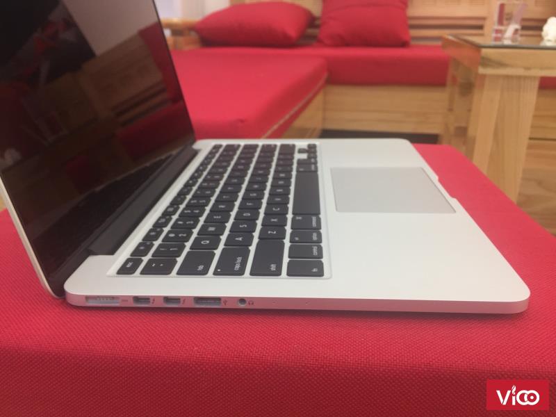 Bán lại em Macbook pro MPTT2 nguyên bảo hành phụ kiện đầy đủ.