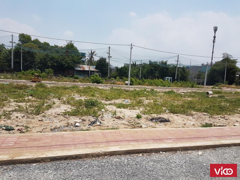 Cần tiền bán gấp mảnh đất 2mt, tc100, shr