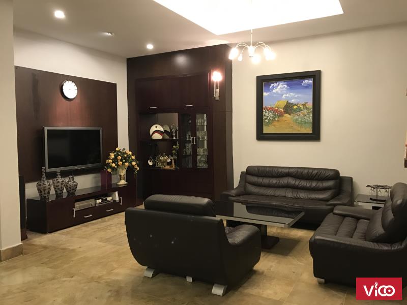 Cho thuê nhà phố Đội Cấn gần Lăng Bác