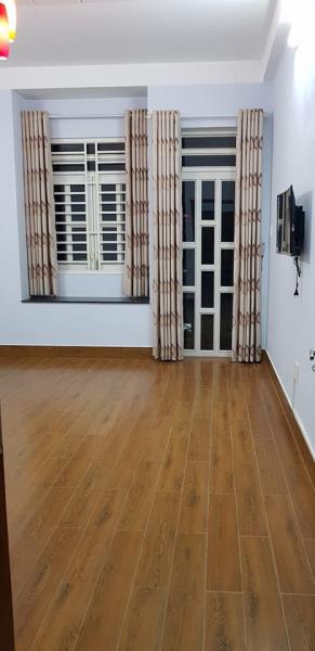 Nhà mới , giá 12tr ,1 lầu , 3pn , hẻm 8m .