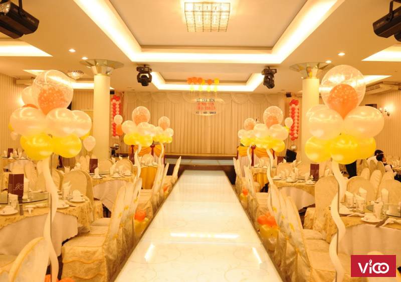 Trang trí tiệc cưới bắt mắt cùng bóng bay