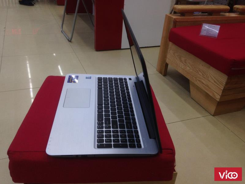 Thanh lý hàng tồn kho Laptop Asus X556U core i56200U 2.3Ghz