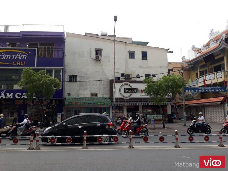 Cho thuê nhà góc 2 MT 237 Hoàng Diệu, Phường 4, Quận 4.