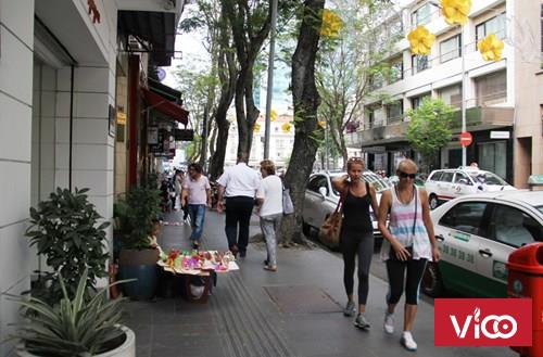 Cho thuê mặt bằng mặt tiền đường Đồng Khởi, Quận 1 4.55m x 23m, tầng trệt, đối diện KS Caravelle