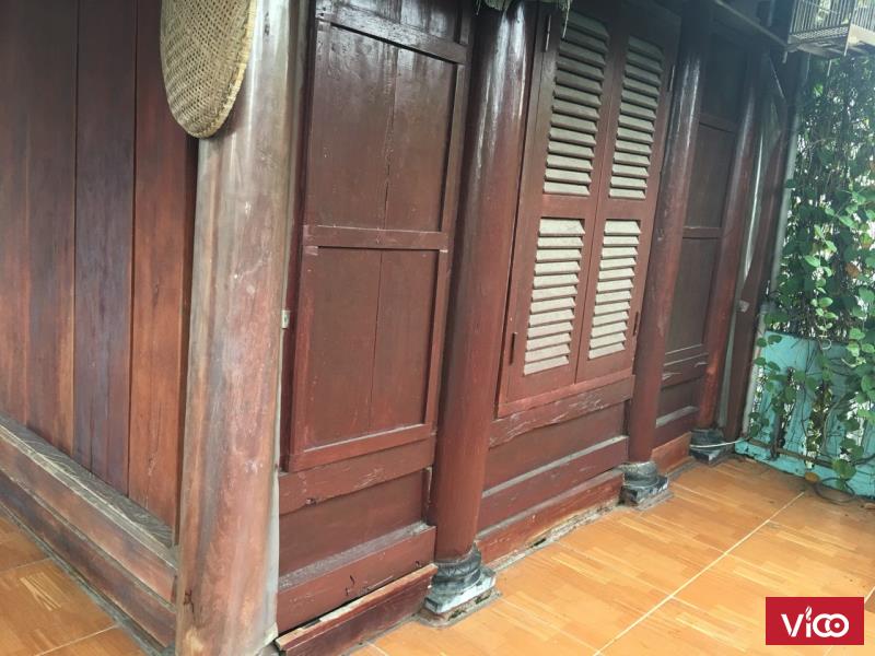 Đang cần bán nhà gỗ lim 3 gian 2 trái kẻ chuyền nhà cổ giá bán 590 tr