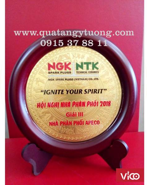 Cơ sở sản xuất biểu trưng gỗ đồng, biểu trưng thủy tinh giá rẻ