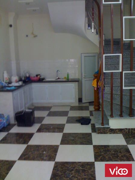 Cho thuê nhà 5 tầng khu Ngã Tư SởHà Nội miễn trung gian