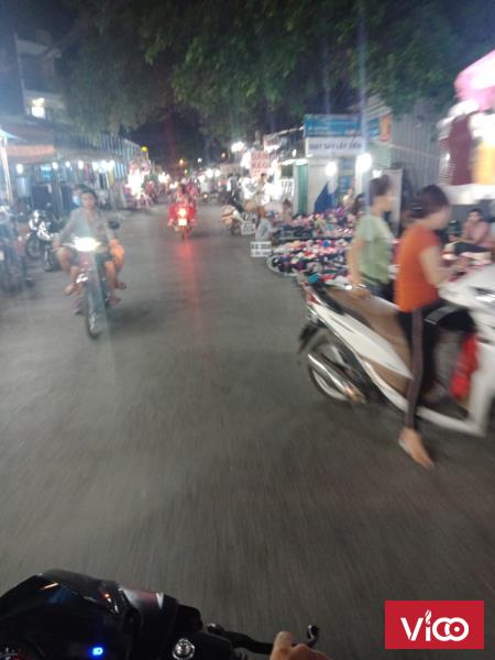 Nhà mặt tiền ngay chợ bà hom , giá 25tr đường lộ tẻ