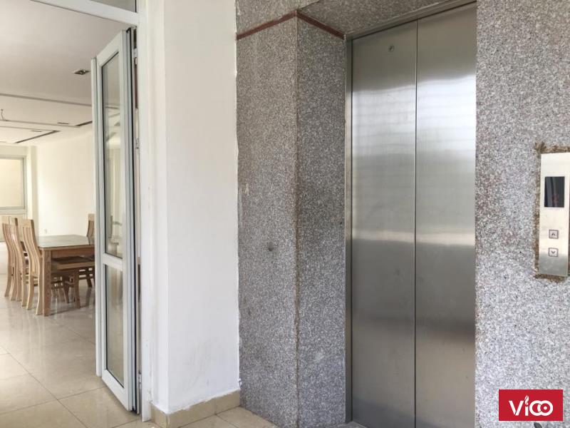 Nhà mặt phố Cầu Giấy,Vỉa hè,Thang Máy,giá 12.5 tỷ.