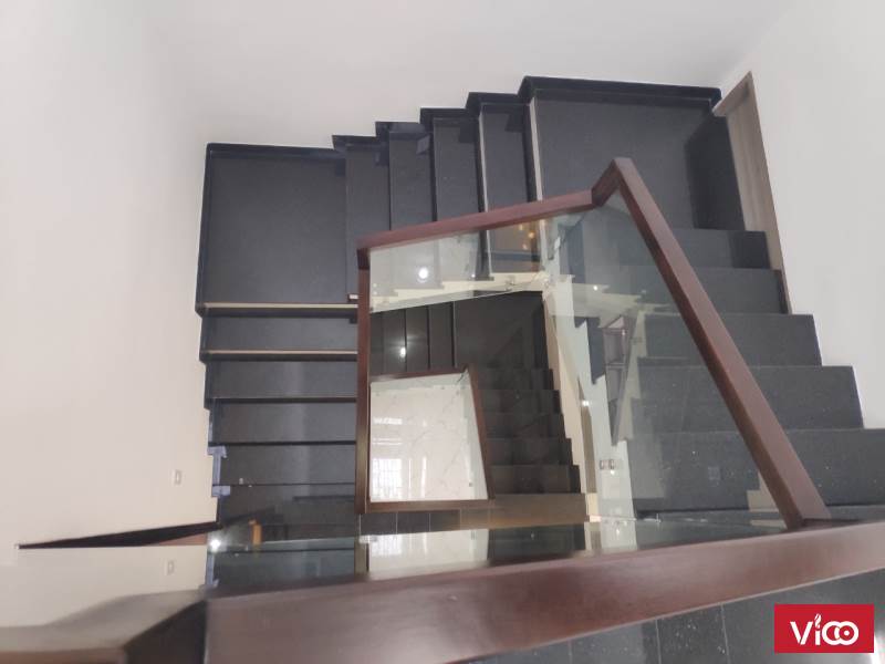 Cho thuê nguyên tòa nhà khu đất vàng đường 2/9