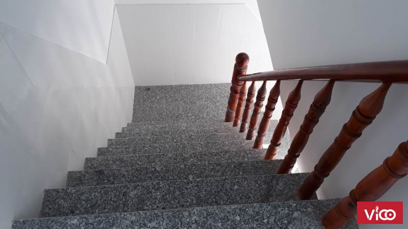 Bán nhà 1 trệt 1 lầu, khu dân cư đông đúc, an ninh