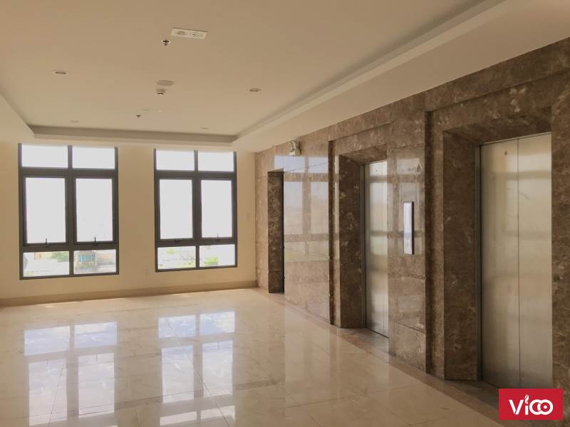 Cho thuê VP đg Lê Đình Lý, 380 m2, bãi để xe siêu rộng, LH 0915 892 573 Thủy