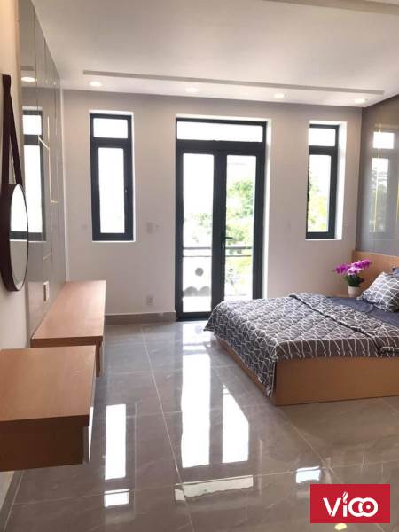 Bán nhà sổ hồng riêng , cách sân bay tân sơn nhất 15 phút , 3 lầu đúc 4 tấm ở ngay thôi