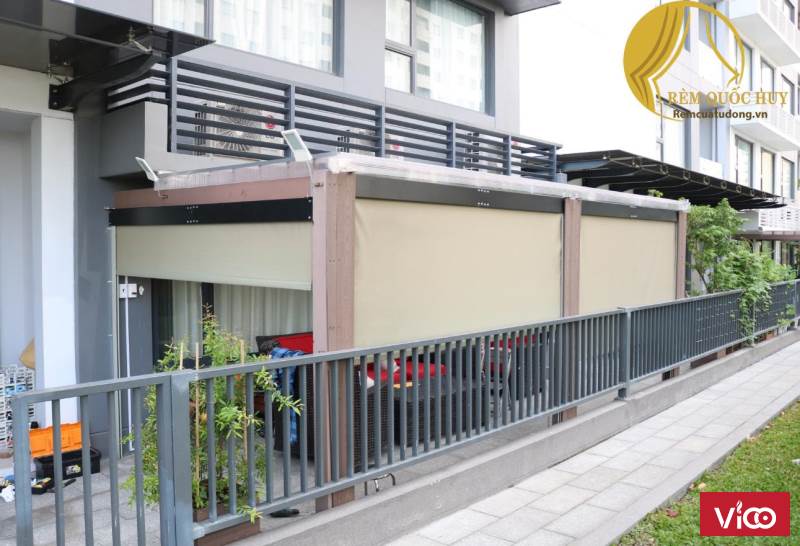 Rèm cuốn tự động ban công